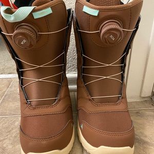 Women’s Burton Snowboard boots